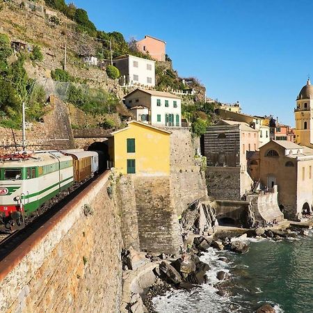 Joivy Family Flat With Little Patio, Cinque Terre Apartment Вернаца Екстериор снимка