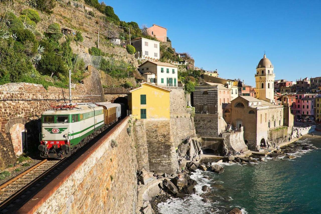 Joivy Family Flat With Little Patio, Cinque Terre Apartment Вернаца Екстериор снимка
