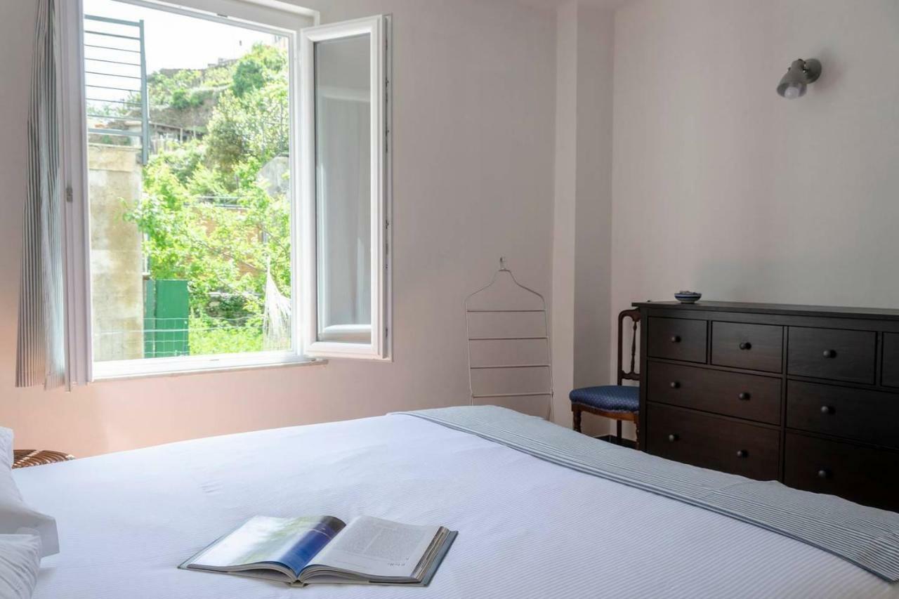 Joivy Family Flat With Little Patio, Cinque Terre Apartment Вернаца Екстериор снимка