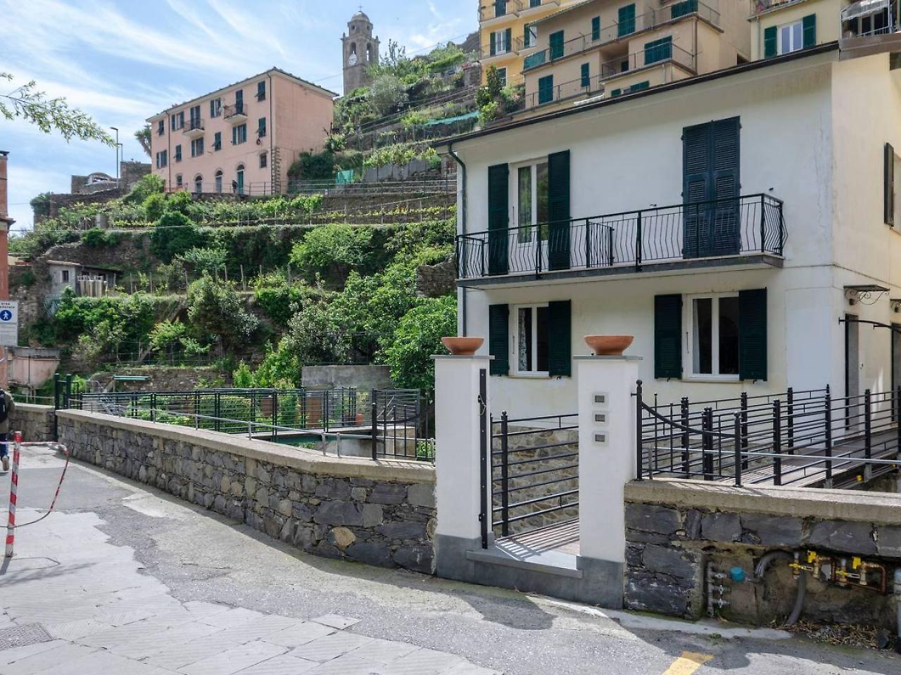Joivy Family Flat With Little Patio, Cinque Terre Apartment Вернаца Екстериор снимка